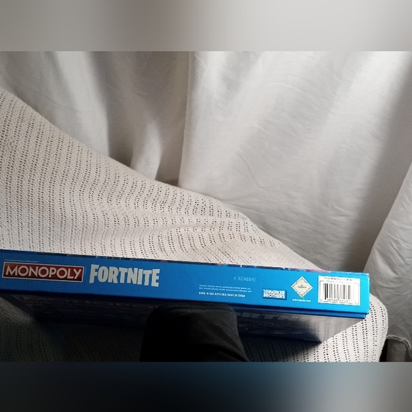 Fortnite Monopoly Board game - Picture 5 of 6